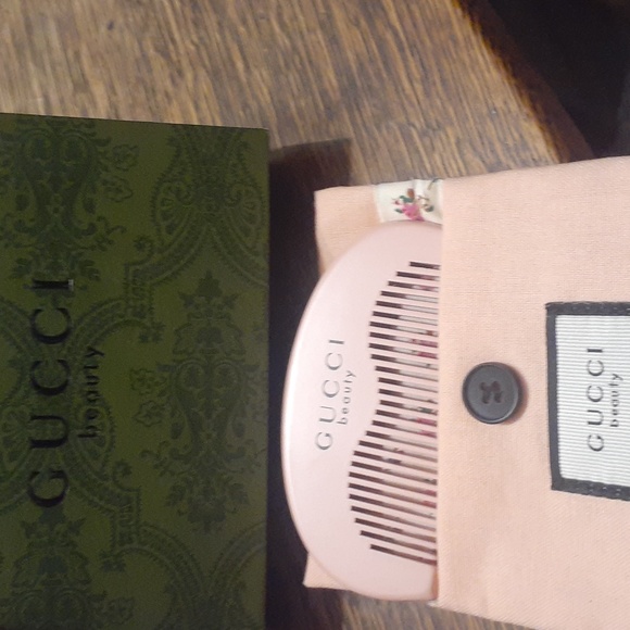 NWOT GUCCI COMB and POUCH! - Picture 5 of 5